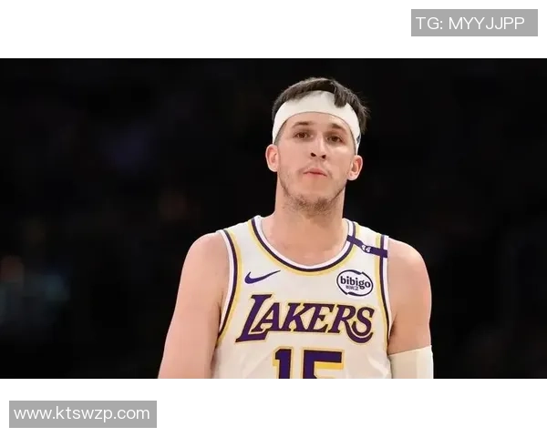 湖人队与黄蜂队第四场激战回顾球员表现与战术分析